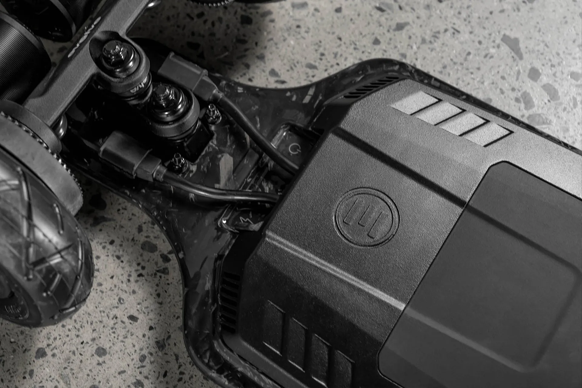 Diablo Carbon - Forged carbon deck detail
